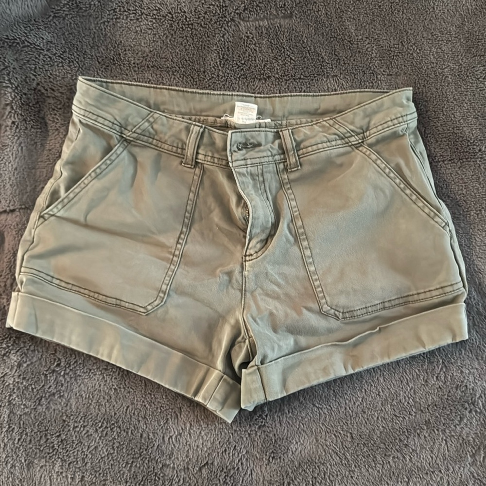 Green C&C California shorts sz 6